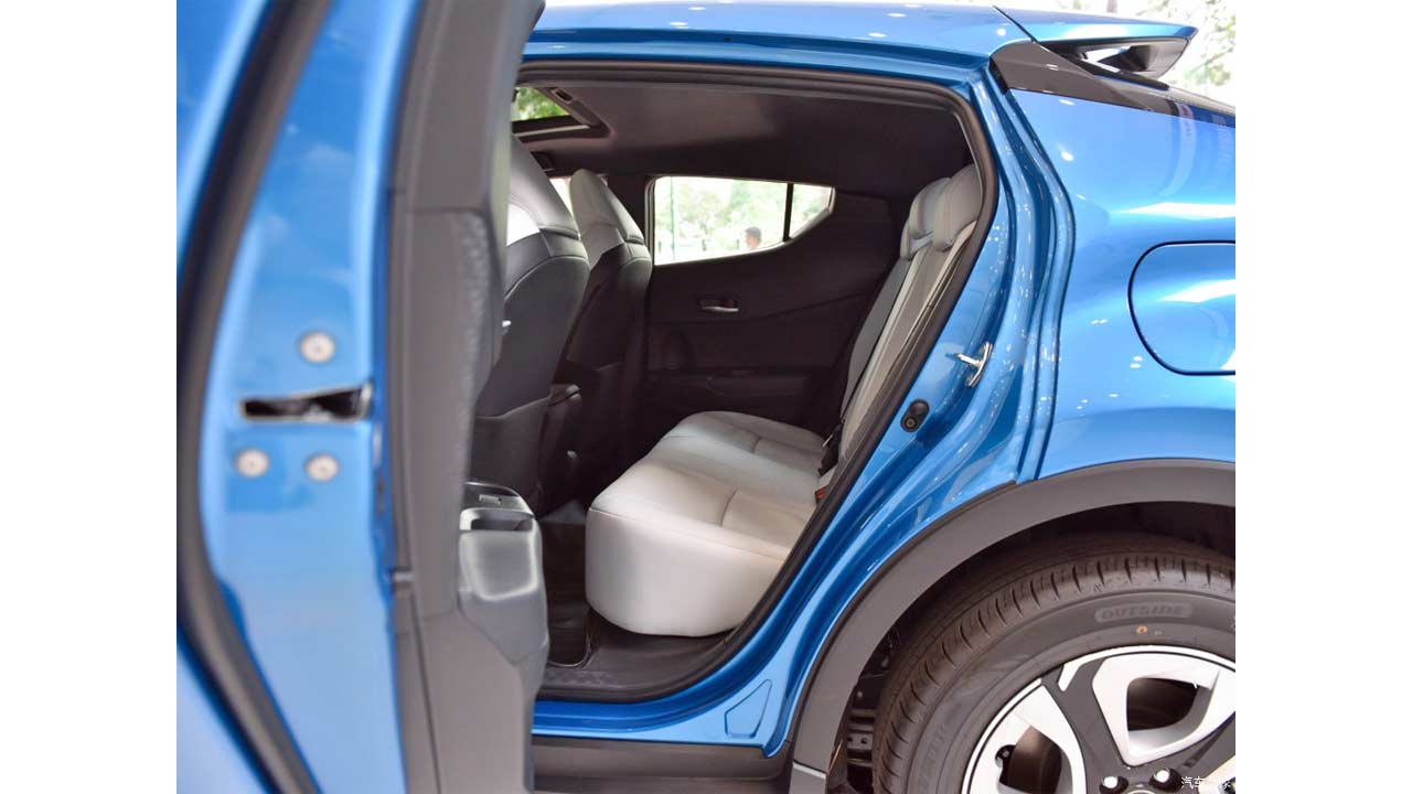 Toyota-C-HR-EV_interior_rear_seats