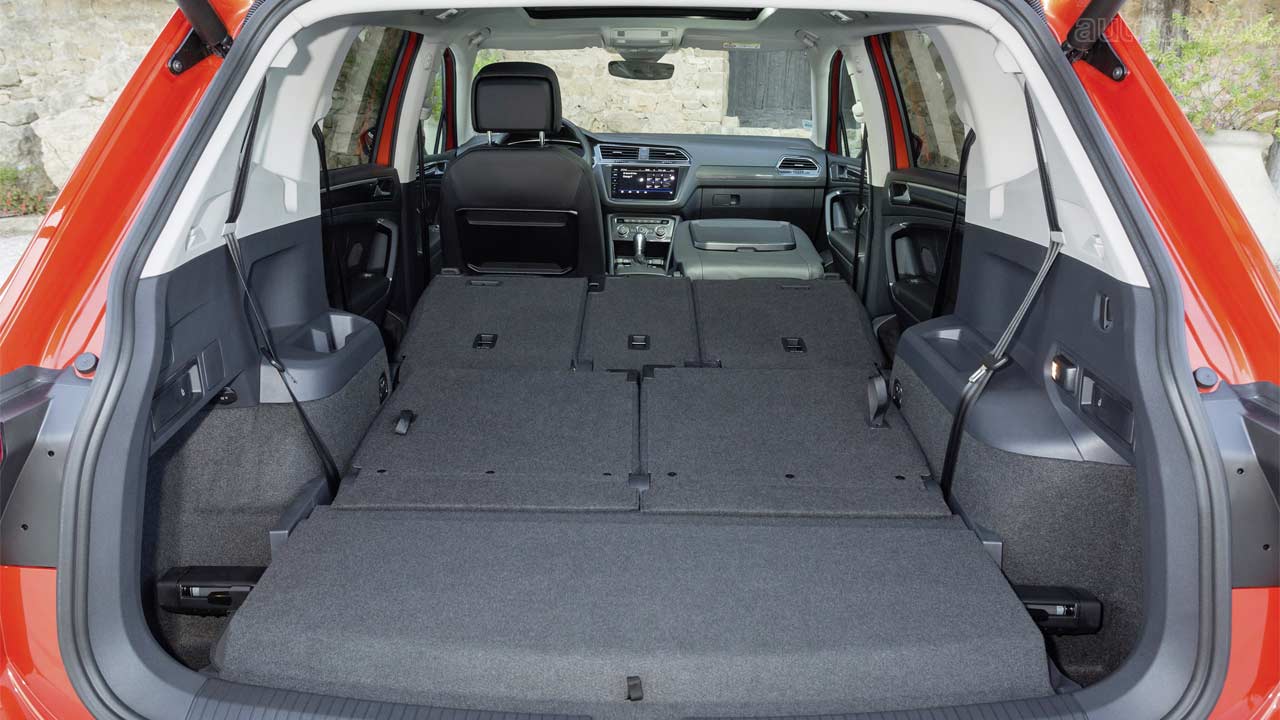 Volkswagen-Tiguan-Allspace_interior_boot