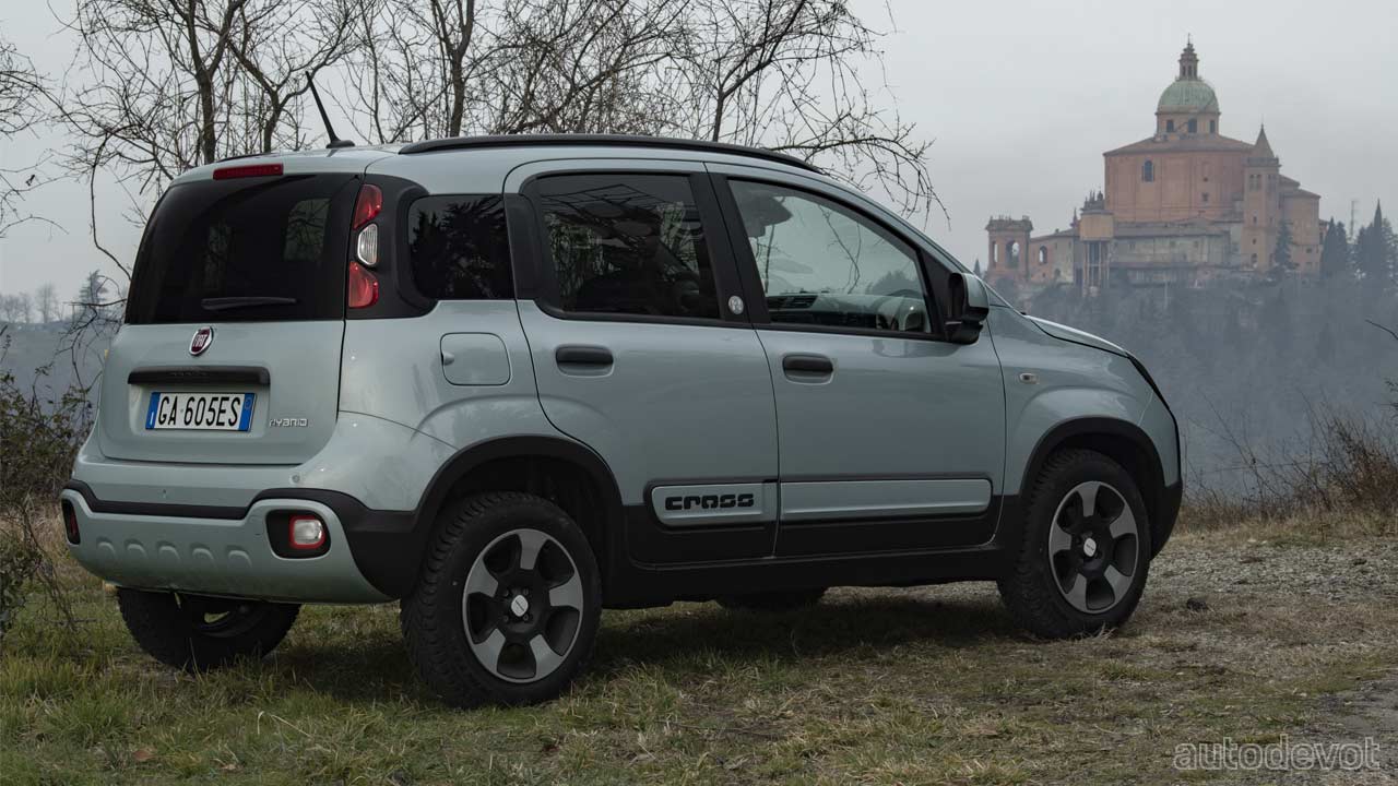 2020-Fiat-Panda-Cross-Hybrid_2