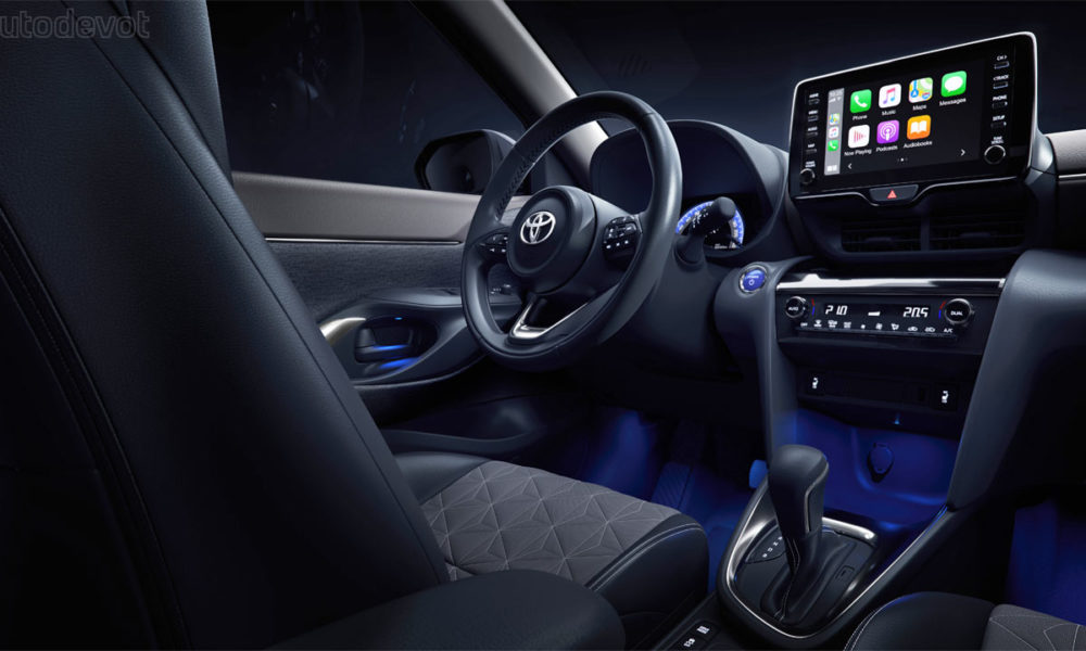2021-Toyota-Yaris-Cross-Hybrid-AWD_interior