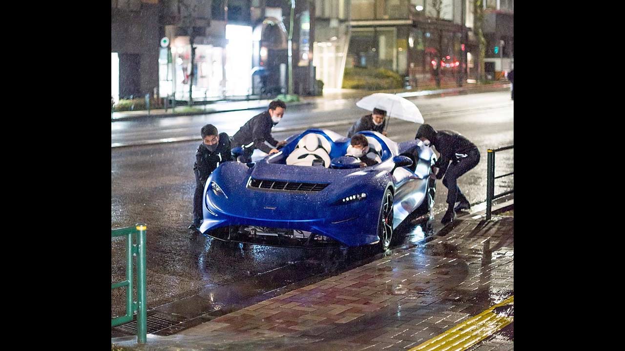 McLaren-Elva-caught-in-rain-in-Japan