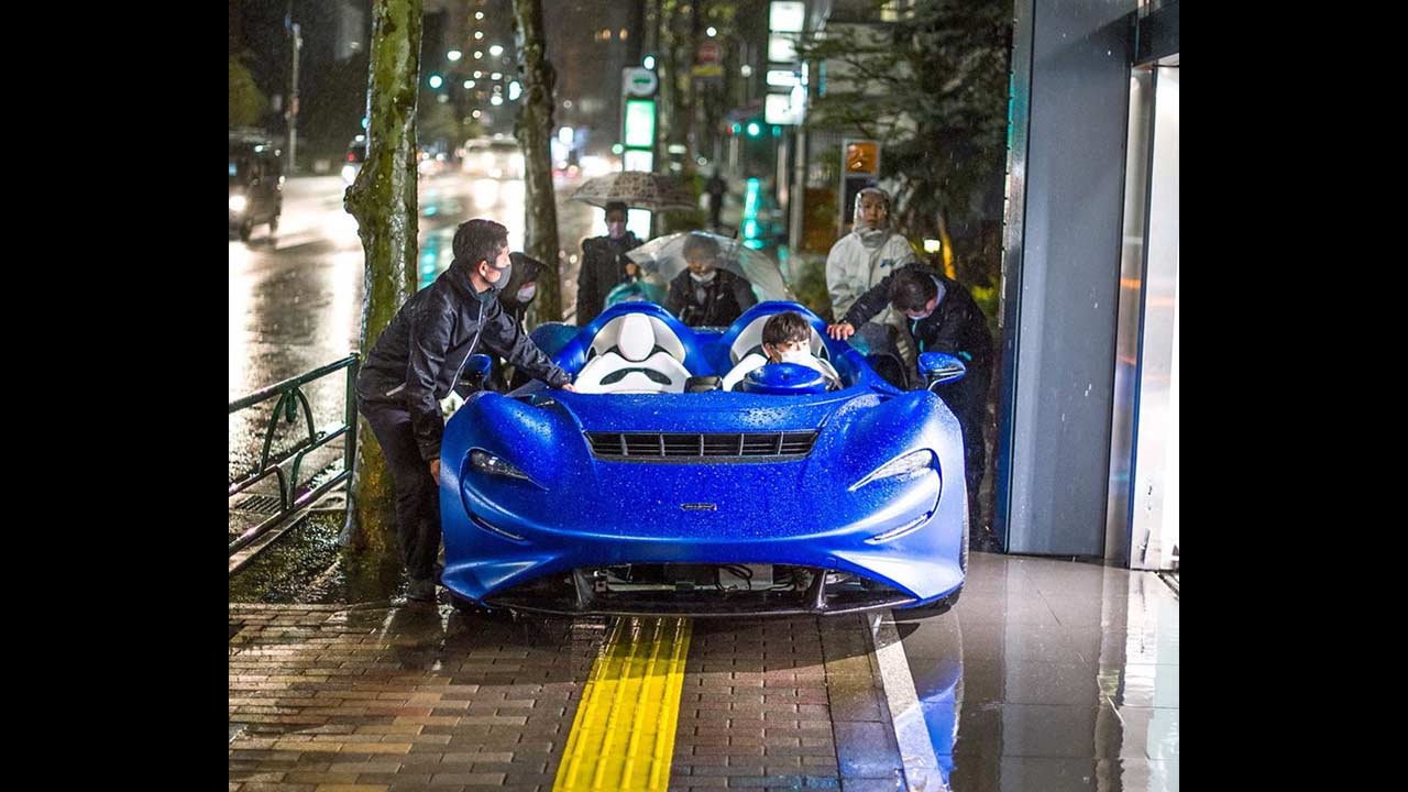 McLaren-Elva-caught-in-rain-in-Japan_2