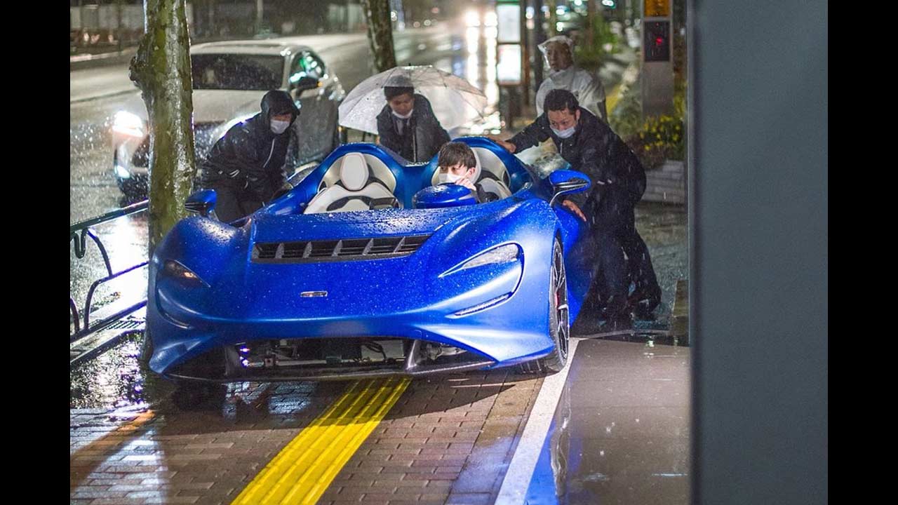 McLaren-Elva-caught-in-rain-in-Japan_3