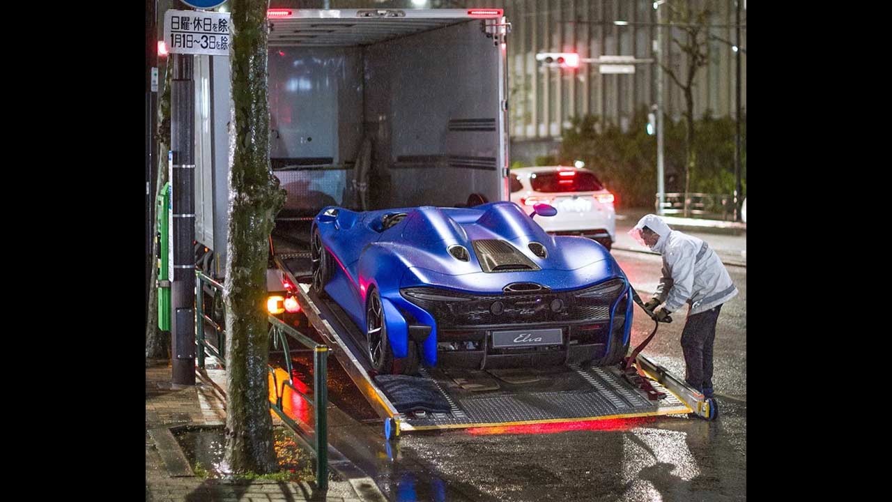 McLaren-Elva-caught-in-rain-in-Japan_4