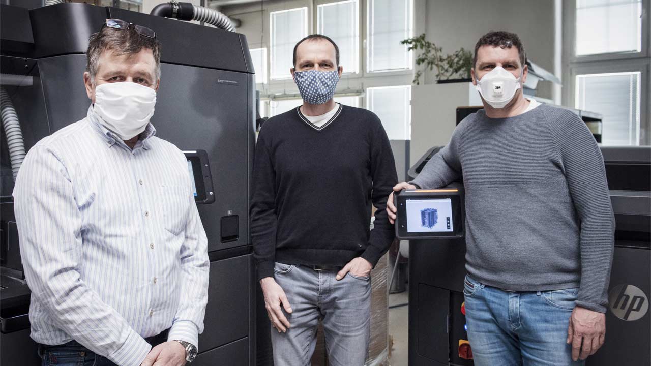 Skoda-3D-respirator-printing-team