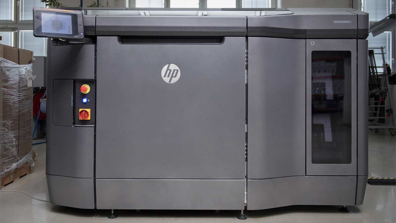 The-HP-3D-printer-making-the-respirators_Skoda