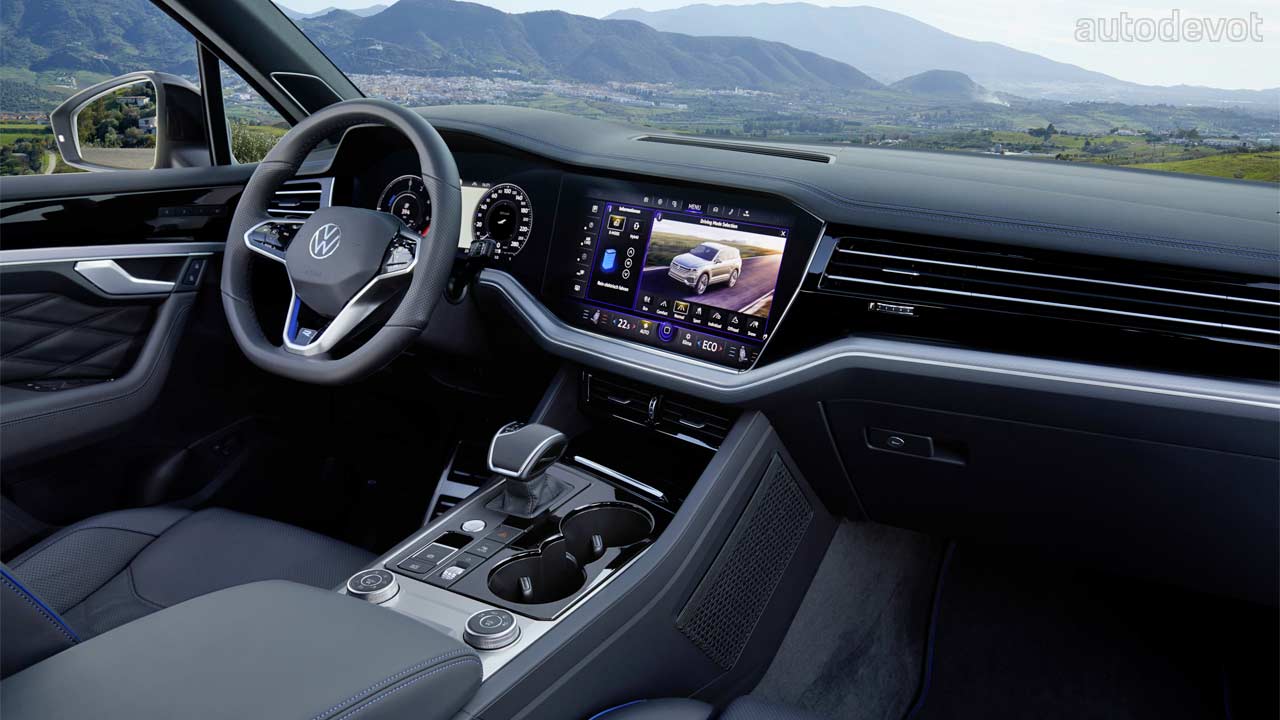 Volkswagen-Touareg-R-plug-in-hybrid_interior