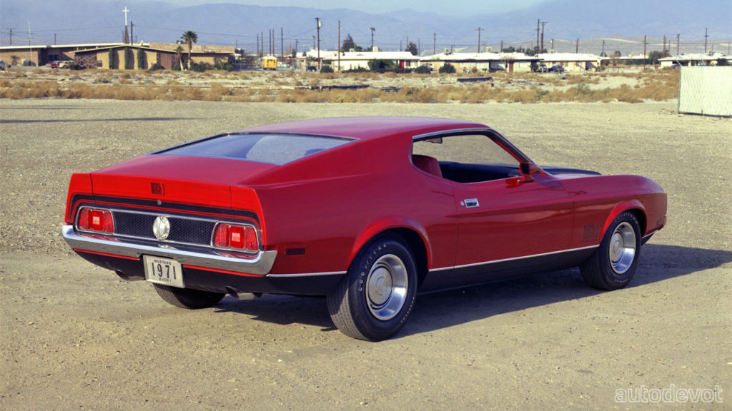 1971-Ford-Mustang-Mach-1-fastback_2