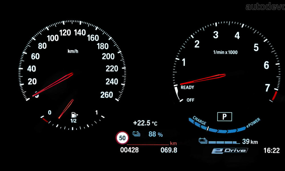 2020-BMW-X2-facelift-xDrive25e_instrument_cluster