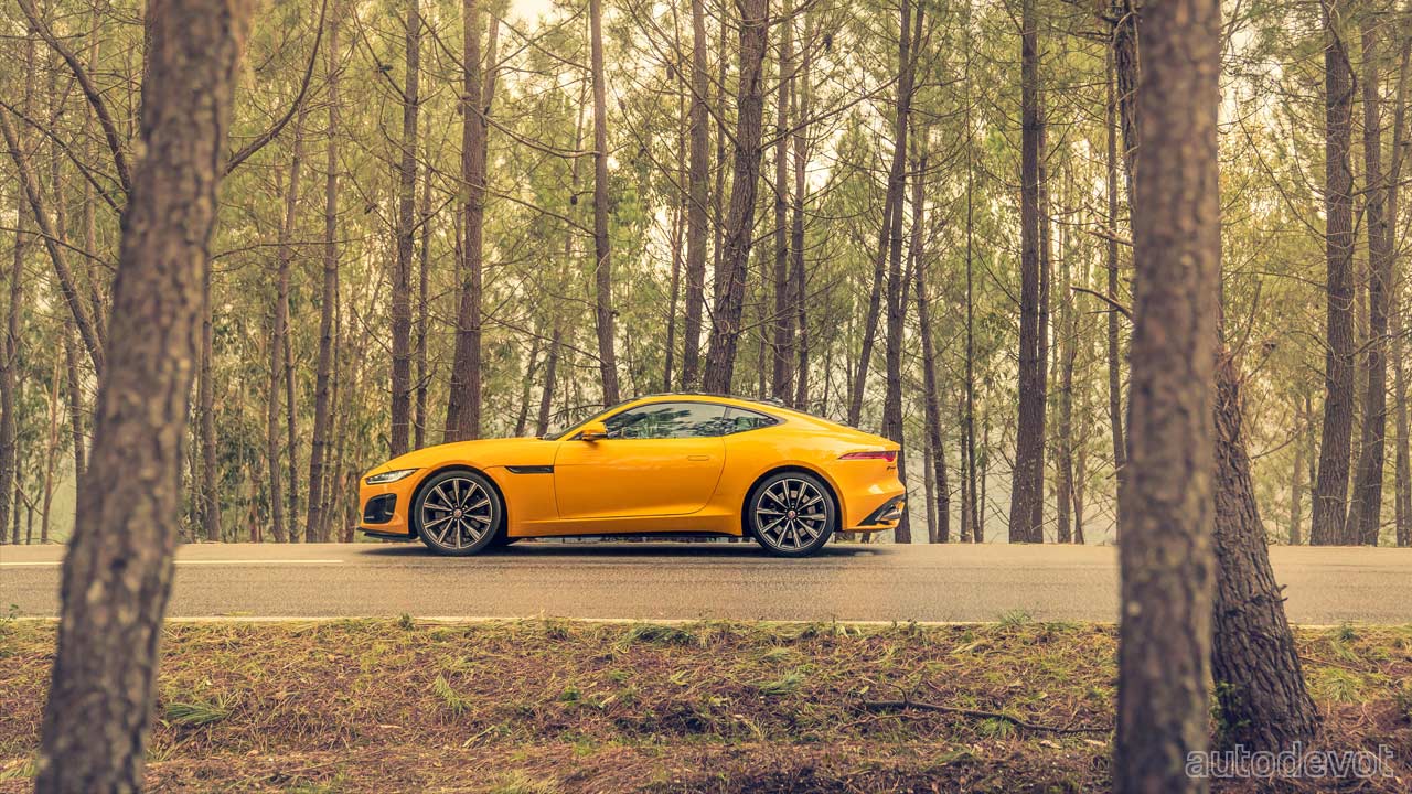 2020-Jaguar-F-TYPE_R-Coupé-facelift-AWD_Sorrento-Yellow_2
