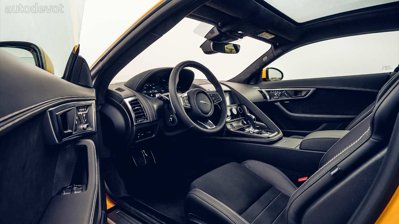 2020-Jaguar-F-TYPE_R-Coupé-facelift-AWD_Sorrento-Yellow_interior