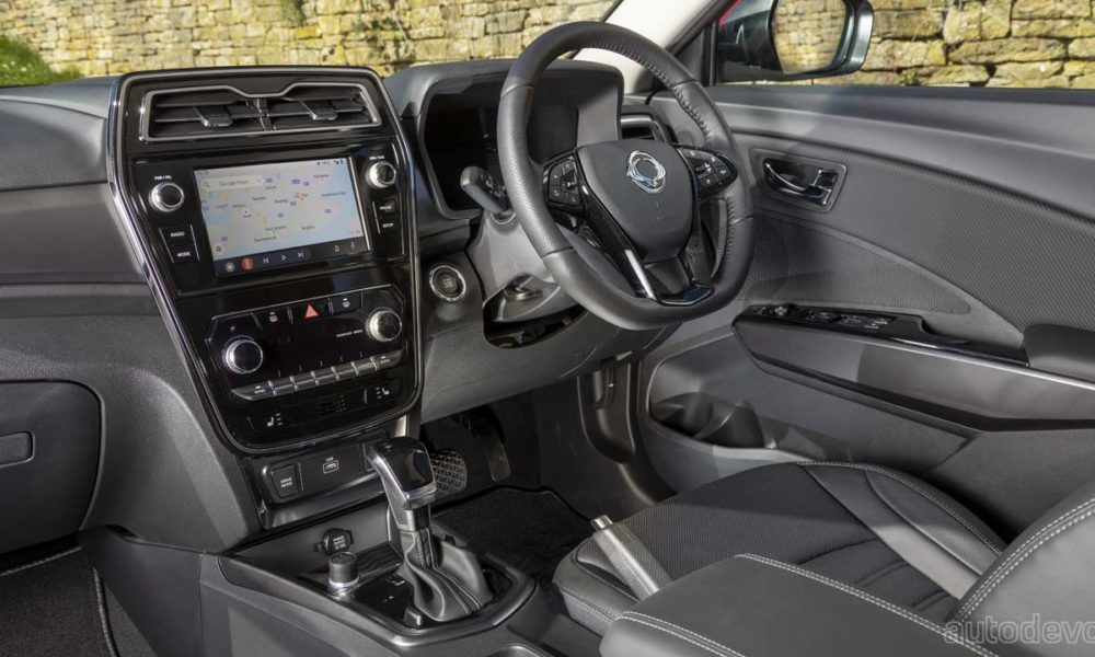 2020-SsangYong-Tivoli-facelift_interior