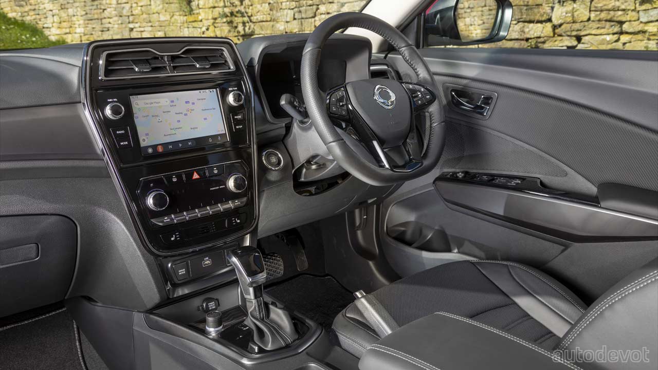 2020-SsangYong-Tivoli-facelift_interior