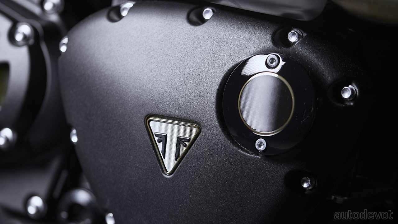 2020-Triumph-Scrambler-1200-Bond-Edition_engine_badges