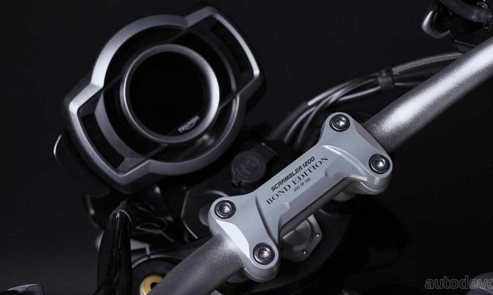 2020-Triumph-Scrambler-1200-Bond-Edition_handle