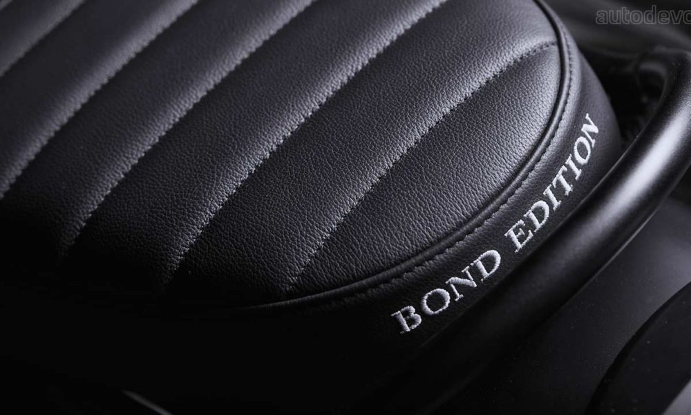 2020-Triumph-Scrambler-1200-Bond-Edition_seat