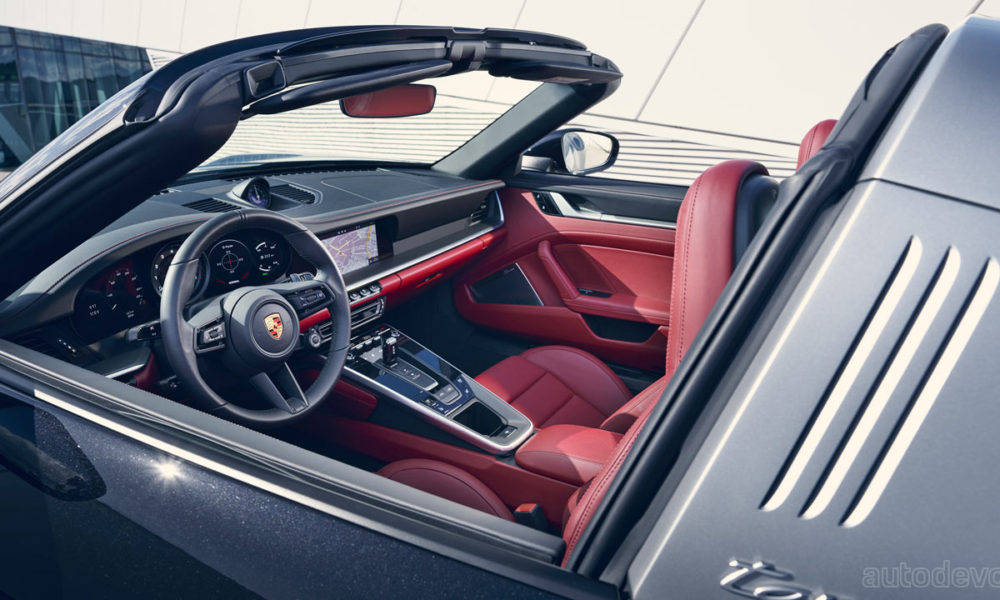 2021-Porsche-911-Targa-4S_interior