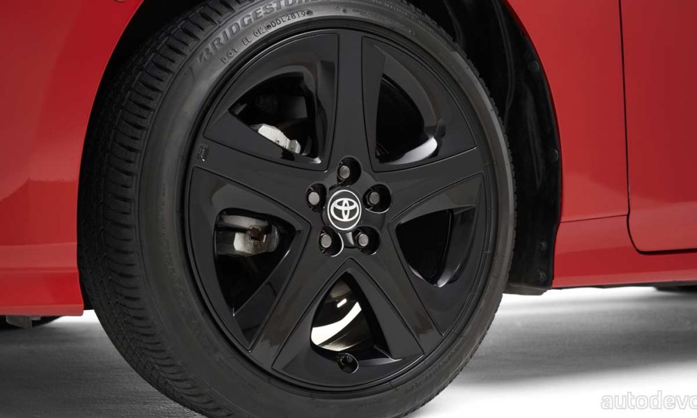 2021-Toyota-Prius-2020-Edition_wheels