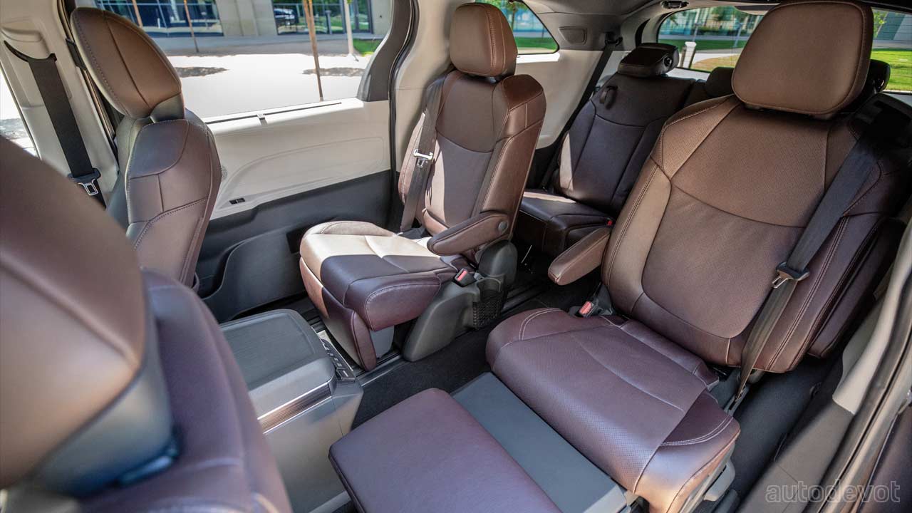 4th-generation-2021-Toyota-Sienna-Platinum_interior_3