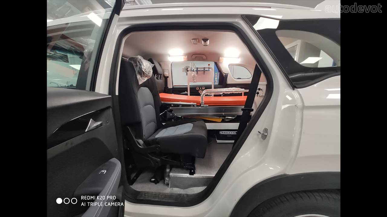 MG-Hector-Ambulance_interior