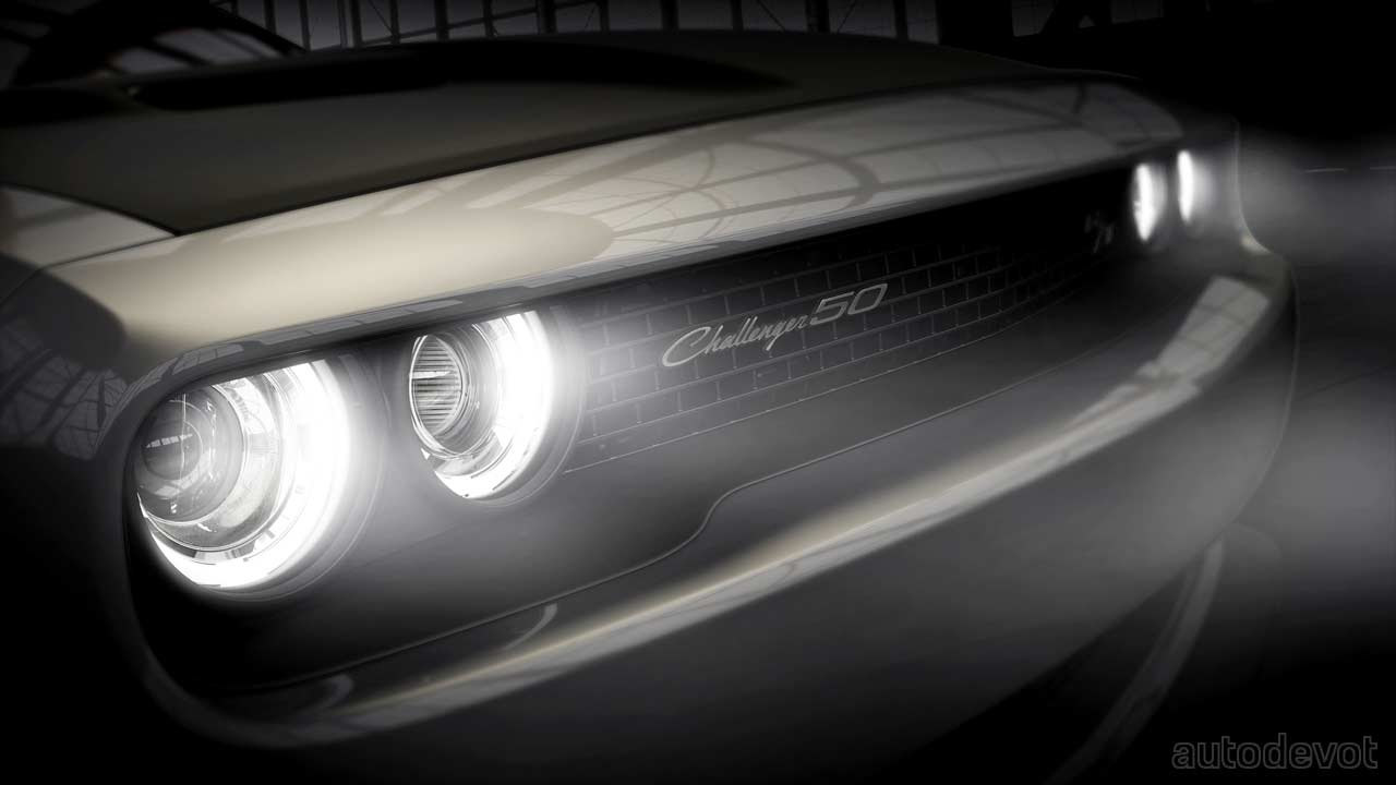 2020-Dodge-Challenger-50th-Anniversary-Commemorative-Edition-in-Smoke-Show_3