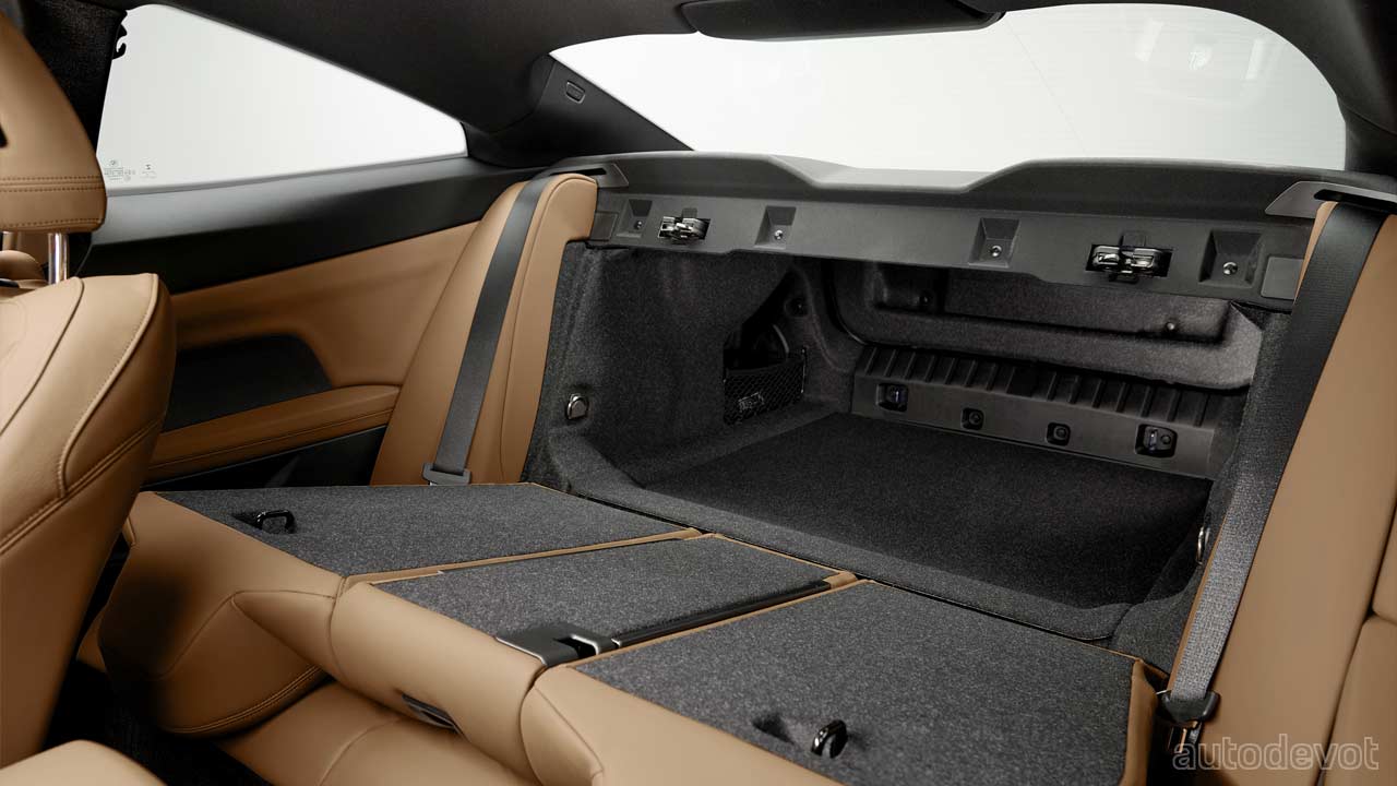 2021-2nd-generation-BMW-4-Series-Coupé_interior_rear_seats_folded