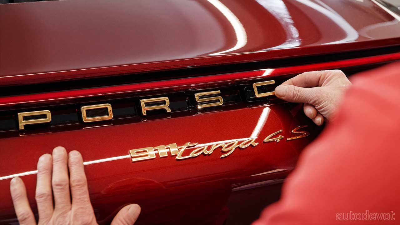 2021-Porsche-911-Targa-4S-Heritage-Design-Edition_badges