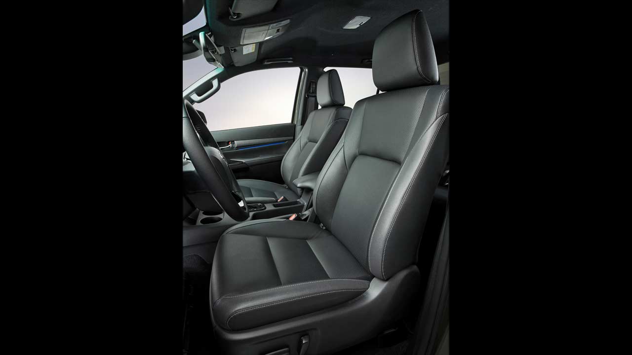 2021-Toyota-Hilux-facelift_interior_seats