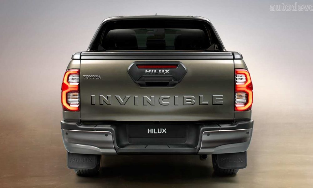 2021-Toyota-Hilux-facelift_rear