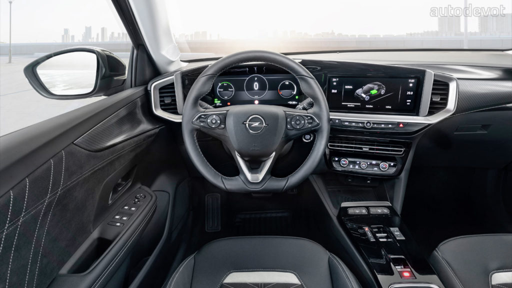 2nd-generation-2021-Opel-Mokka-e_interior_steering_wheel