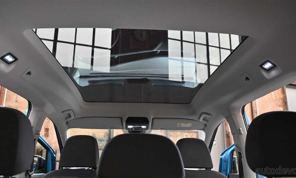 5th-generation-2020-Volkswagen-Caddy-Life_interior_2