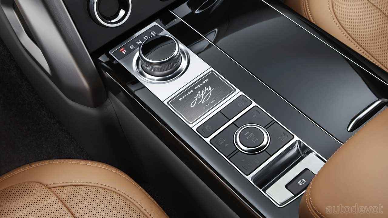 Classic-Range-Rover-and-Special-edition-Range-Rover-Fifty_interior_centre_console