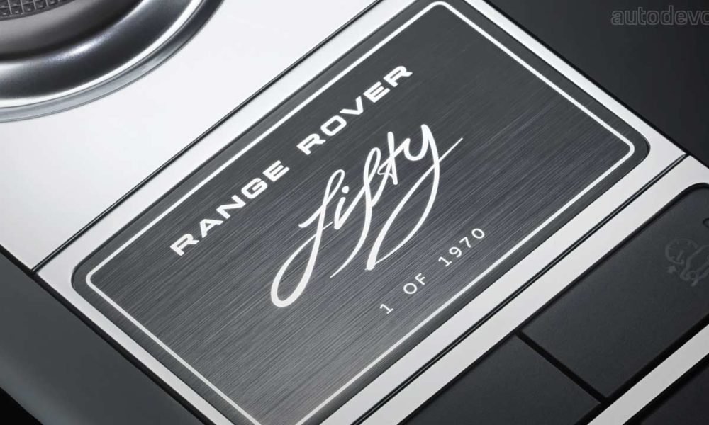 Classic-Range-Rover-and-Special-edition-Range-Rover-Fifty_interior_centre_console_2