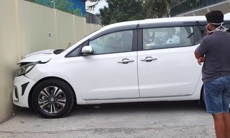 Kia-Carnival-delivery-accident-India