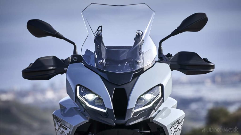 2020-BMW-S-1000-XR_headlights