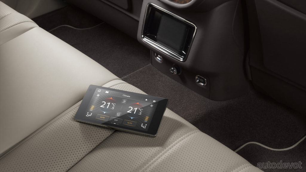 2021-Bentley-Bentayga-facelift_interior_rear_seat_controls