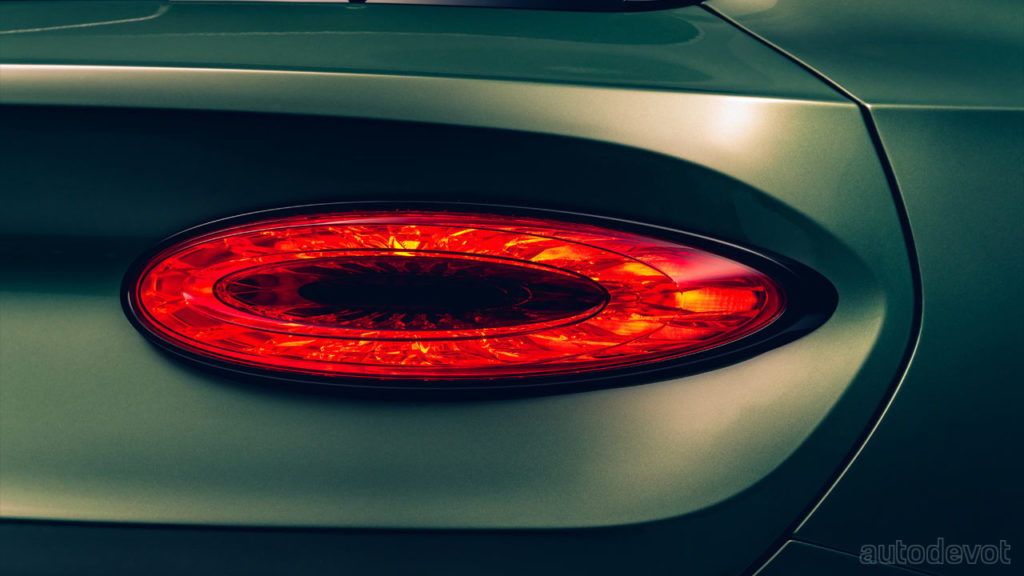 2021-Bentley-Bentayga-facelift_taillights