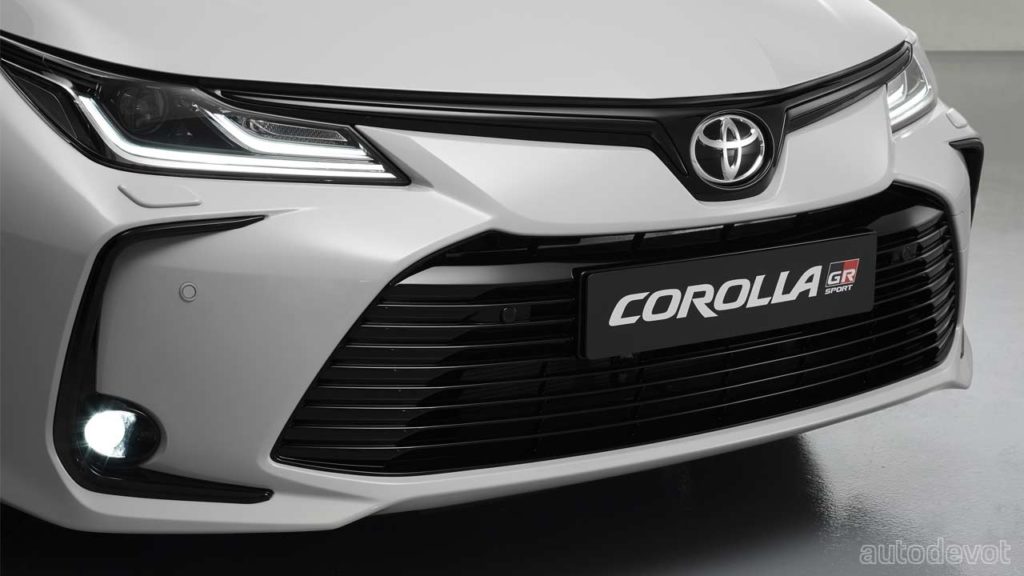 2021-Toyota-Corolla-Sedan-GR-Sport_headlights