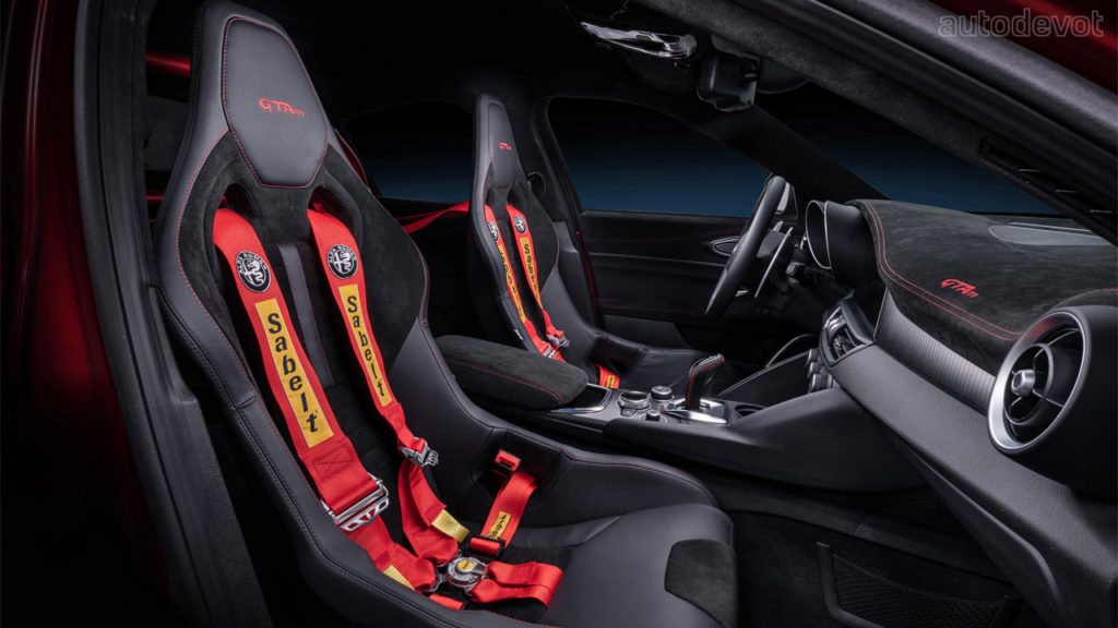 Alfa-Romeo-Giulia-GTAm_interior_seats