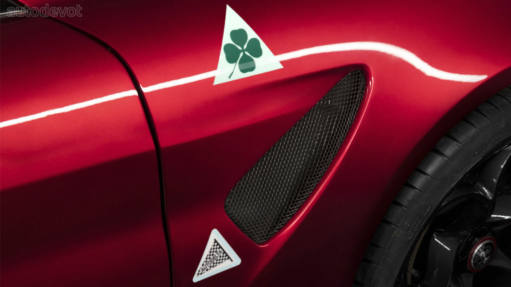Alfa-Romeo-Giulia-GTAm_logos