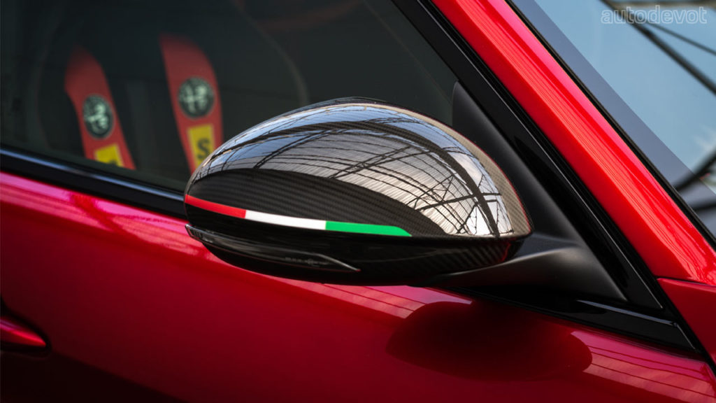 Alfa-Romeo-Giulia-GTAm_mirrors
