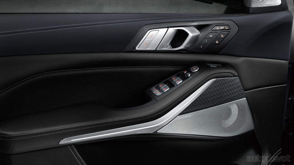 BMW-X7-Dark-Shadow-Edition_interior_door_pad