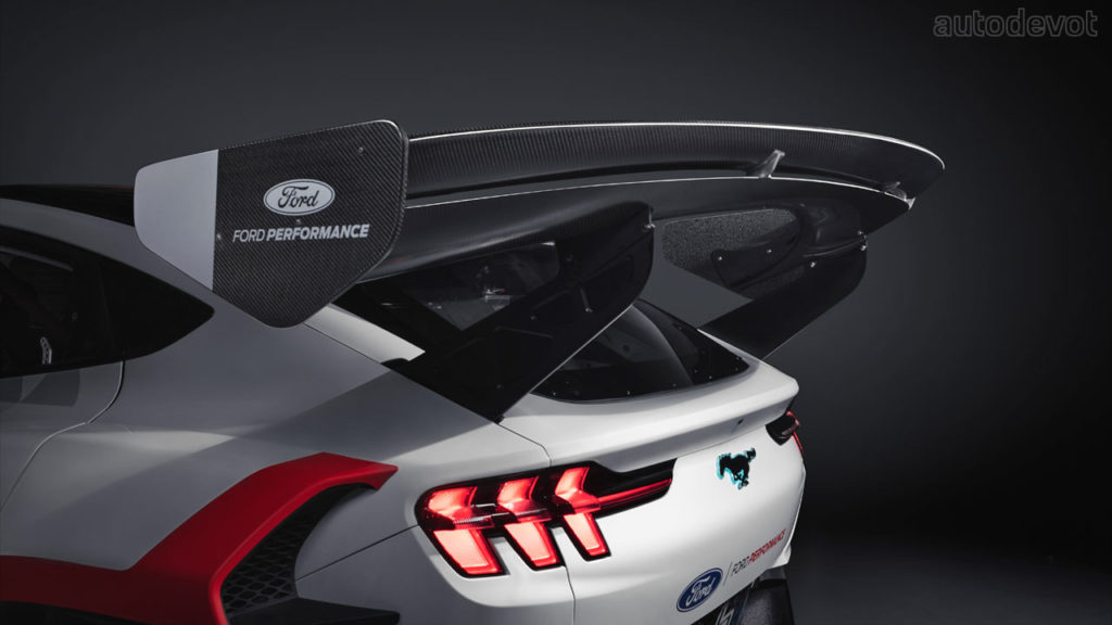 Ford-Mustang-Mach-E-1400-Prototype_rear_wing