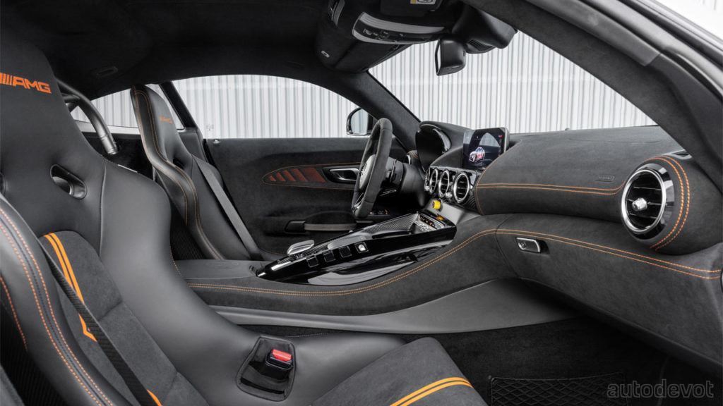 Mercedes-AMG-GT-Black-Series_interior_2