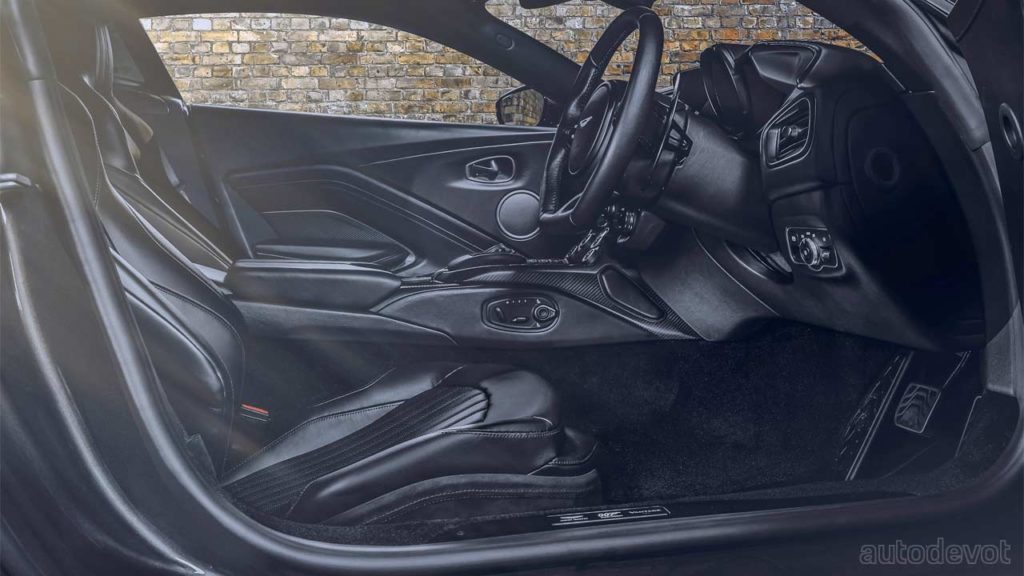 Aston-Martin-Vantage-007-Edition_interior