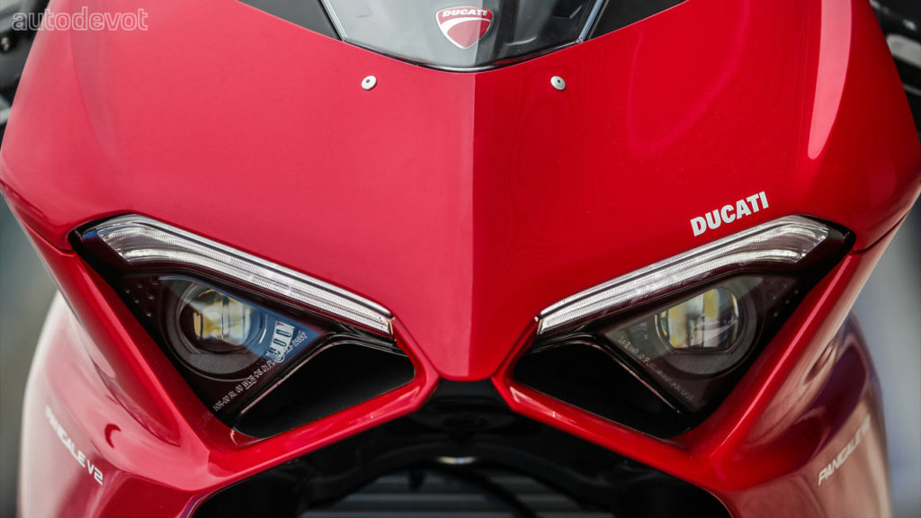Ducati-Panigale-V2_headlight