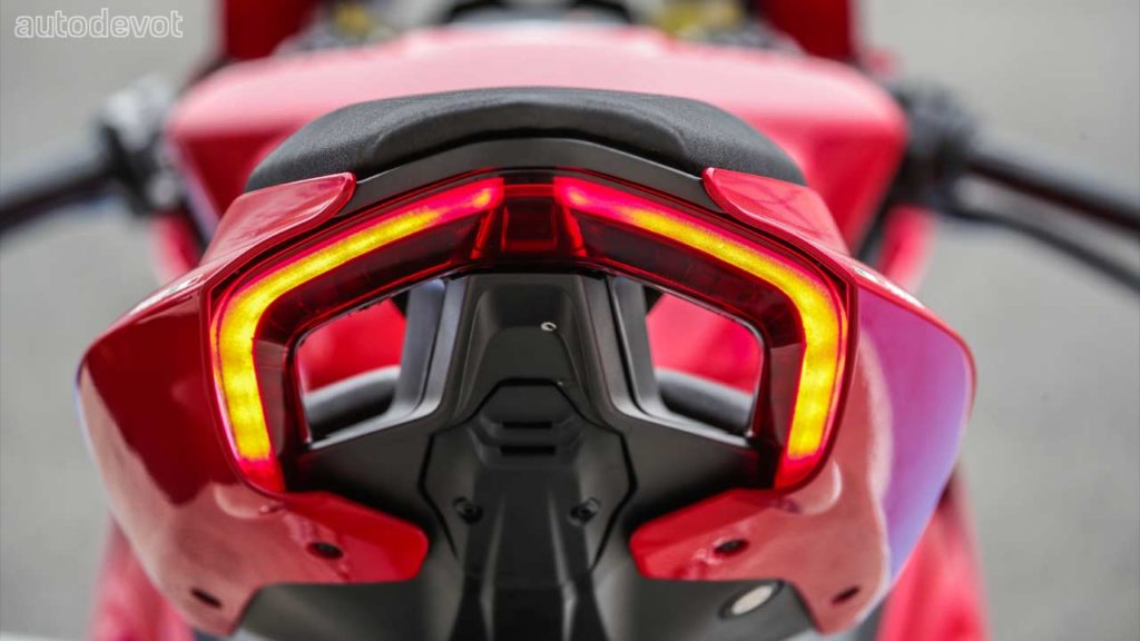 Ducati-Panigale-V2_taillight