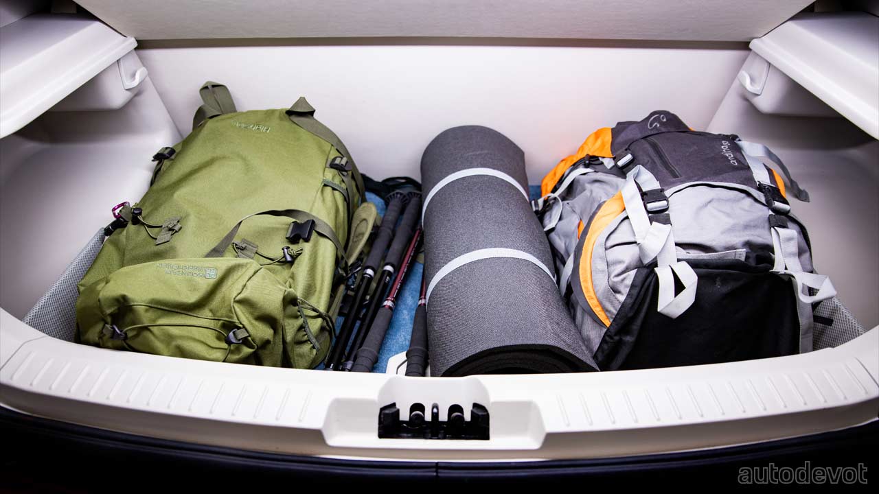 ElectroMobility-Poland-Izera-SUV-and-hatchback-prototypes_interior_boot_luggage_space