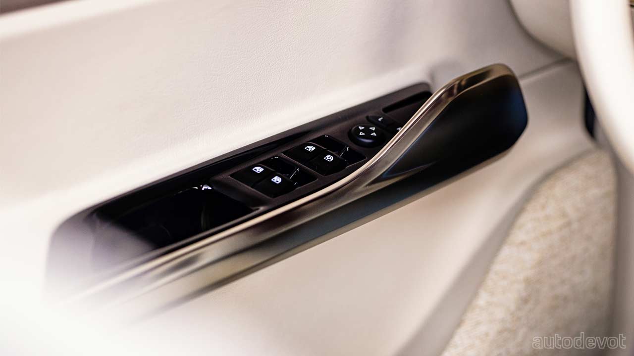 ElectroMobility-Poland-Izera-SUV-and-hatchback-prototypes_interior_door_card