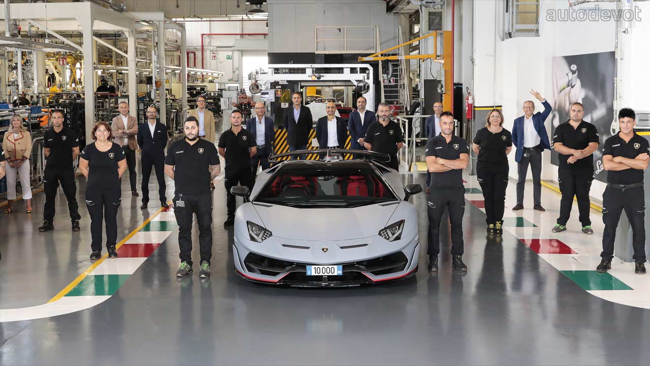 10000th-Lamborghini-Aventador